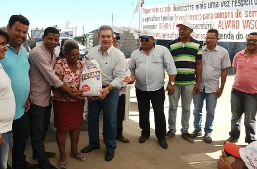 Assentamentos em Campo Alegre recebem sementes do governo