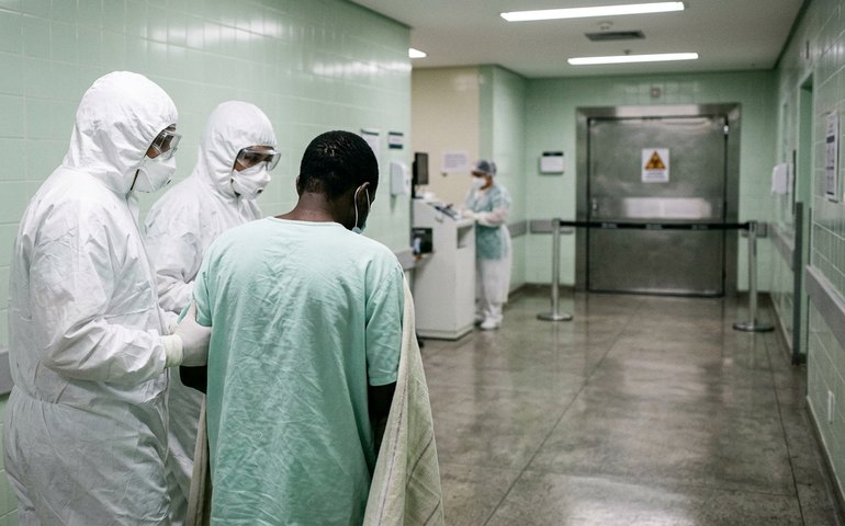 Homem vindo de Uganda é isolado no Rio por suspeita de ebola