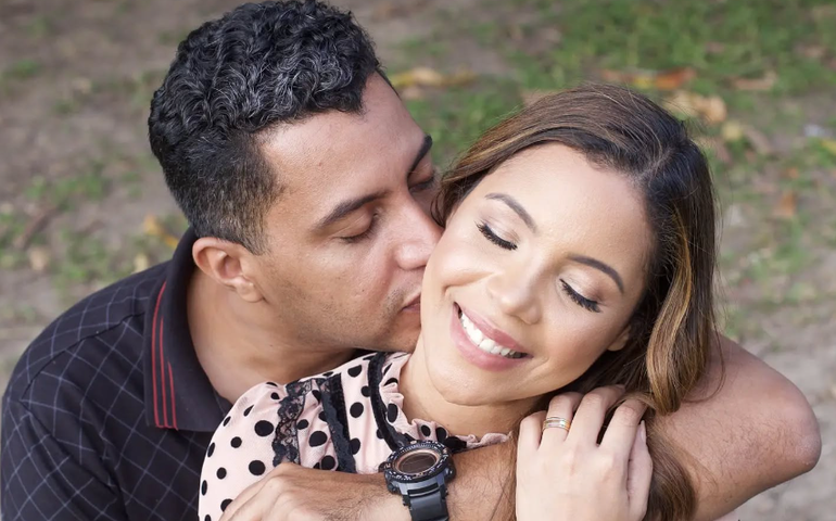 Marido da cantora Amanda Wanessa agride sogro em hospital