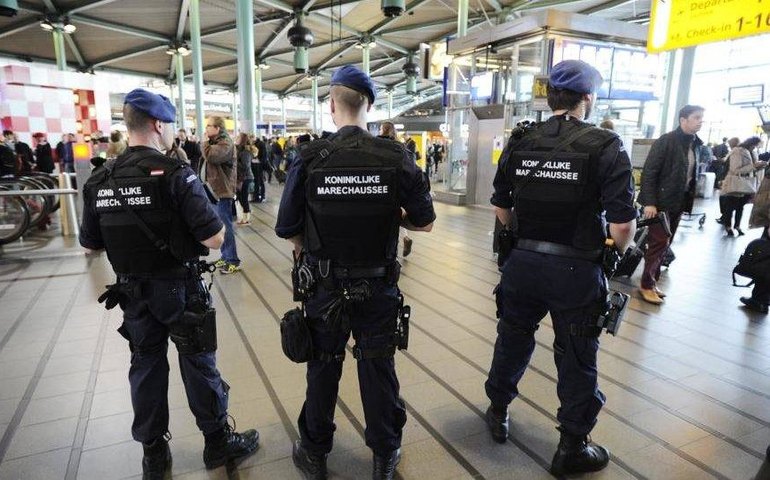 Polícia prende mais de 140 torcedores em Amsterdã antes de jogo do Ajax na Liga Europa