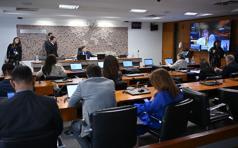 Atenção psicológica a mulheres vítimas de violência doméstica avança no Senado