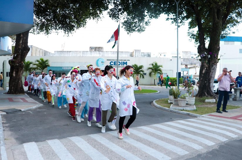 Uncisal entrega primeiro camarim móvel de palhaços de hospitais no Brasil