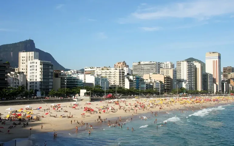 Obra no Mirante do Leblon bloqueia vista e Paes critica autorização da prefeitura