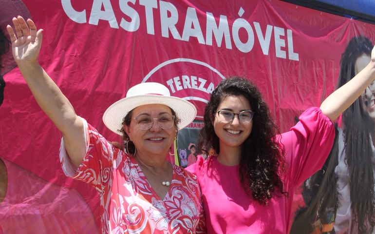 “Já são 350 castrações gratuitas para Maceió”, comemora Teca Nelma em 2ª edição do Castramóvel Rosa