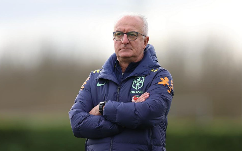Dorival Jr. pede calma com oscilações da seleção brasileira: 'Momento é de formação'