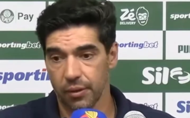 Abel se irrita e cita Messi e Cristiano Ronaldo para defender Estêvão: 'É puro e ingênuo'