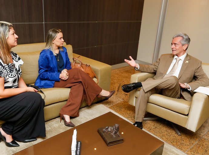 Presidente Fábio Bittencourt recebe convite para encontro sobre judicialização da saúde