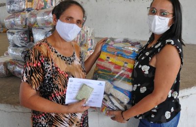 Assistência Social de Anadia realiza entrega de 400 cestas básicas