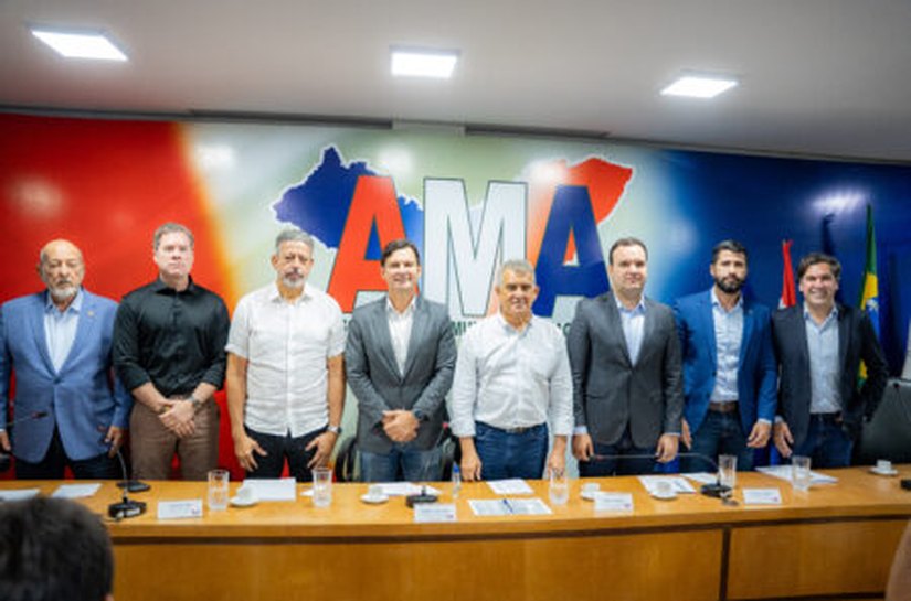 AMA recebe bancada federal para discutir projetos que impactam nas finanças dos municípios