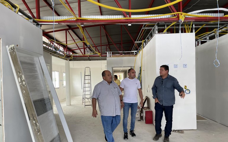 Secretário da Saúde inspeciona obras das UPAs de Coruripe e Marechal Deodoro