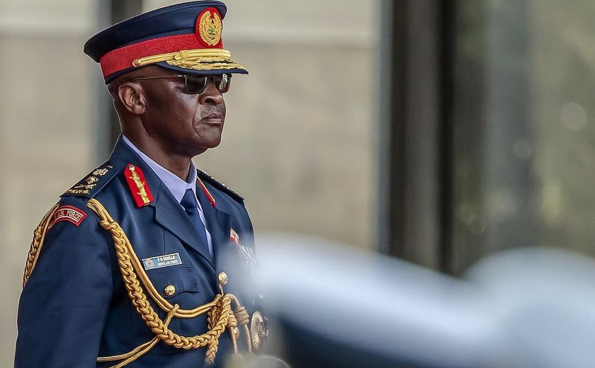 Chefe das Forças Armadas do Quênia e outros 9 oficiais morrem em queda de helicóptero