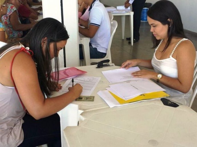 Parque dos Caetés: beneficiários começam a assinar contratos