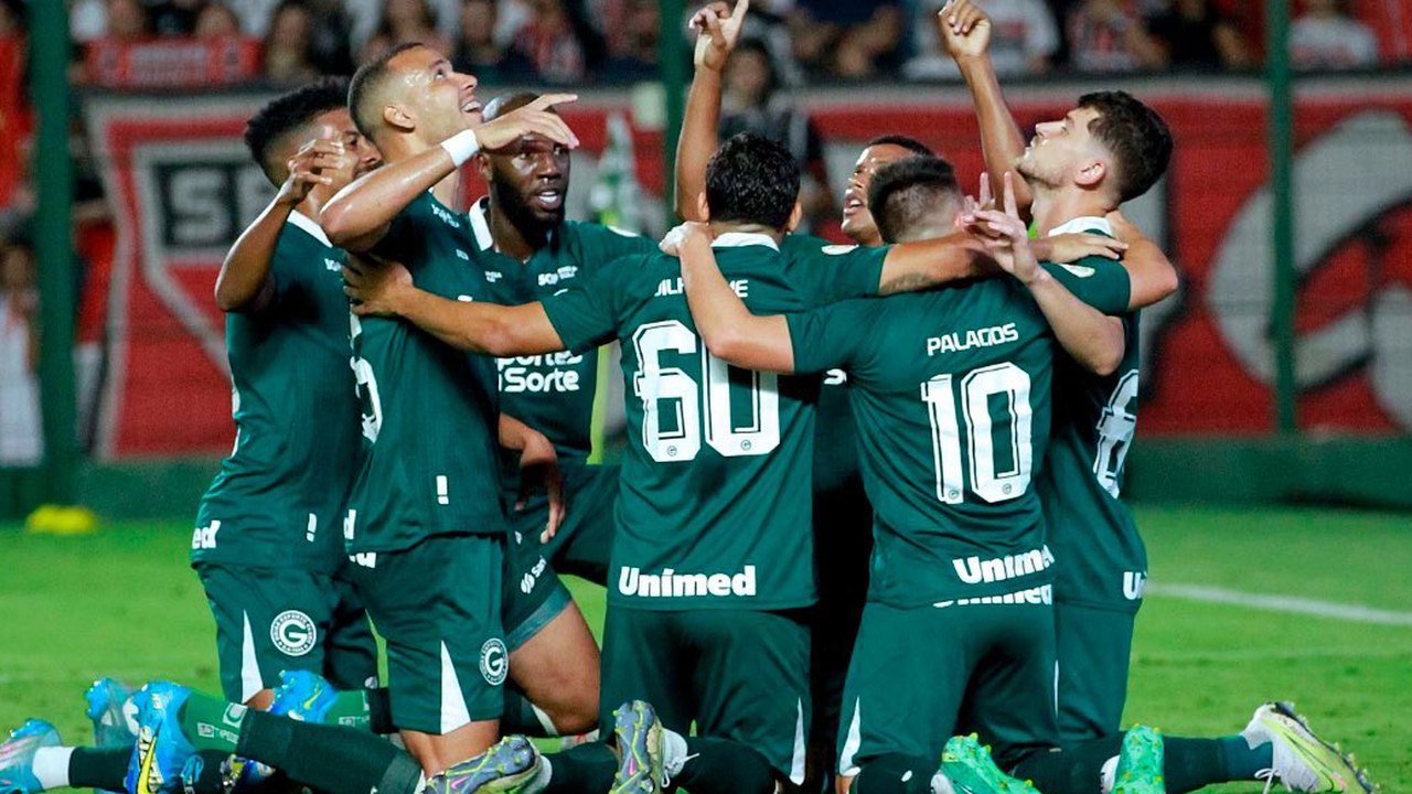 São Paulo repete roteiro contra o Goiás, perde outra fora de casa e liga alerta no Brasileirão