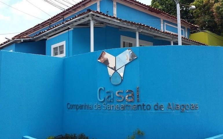 Casal realiza treinamentos de manuseio de cloro liquefeito para operadores