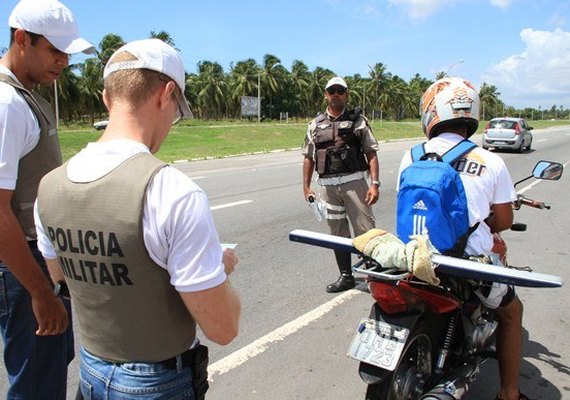 Formandos da Polícia Militar de Alagoas fazem treinamento prático