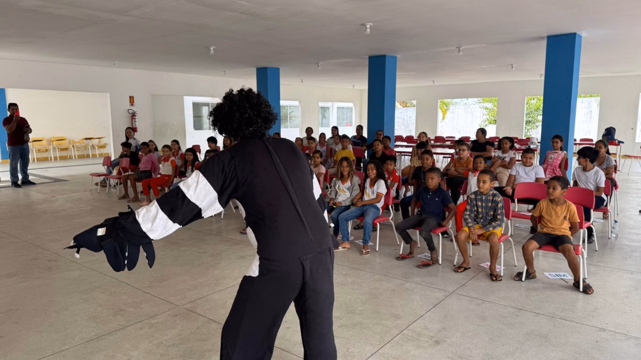 Agentes de Combate às Endemias orientam estudantes de Penedo contra a dengue