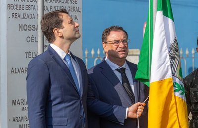 Arapiraca inicia comemorações do 7 de Setembro com representantes da terra hasteando as bandeiras