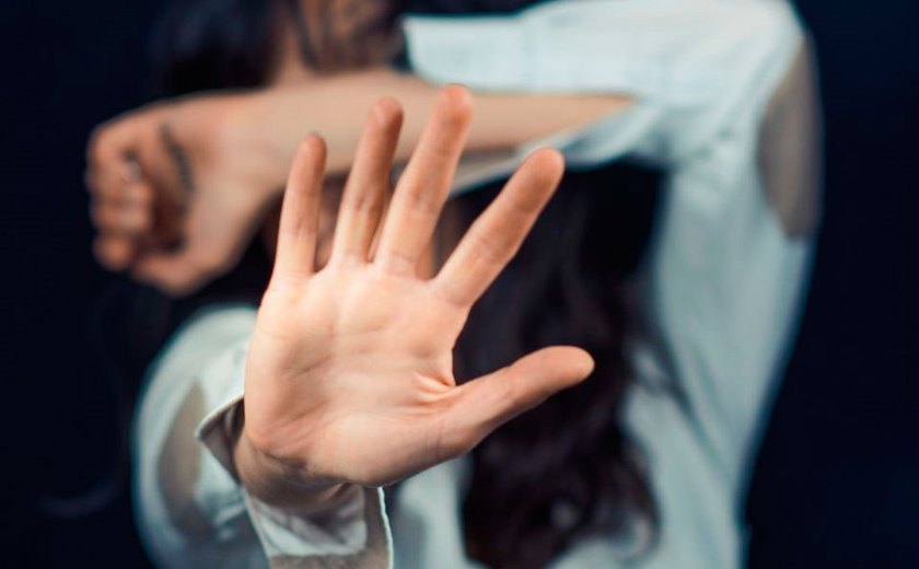 Homem é preso em flagrante por agredir ex-mulher enquanto ela dormia