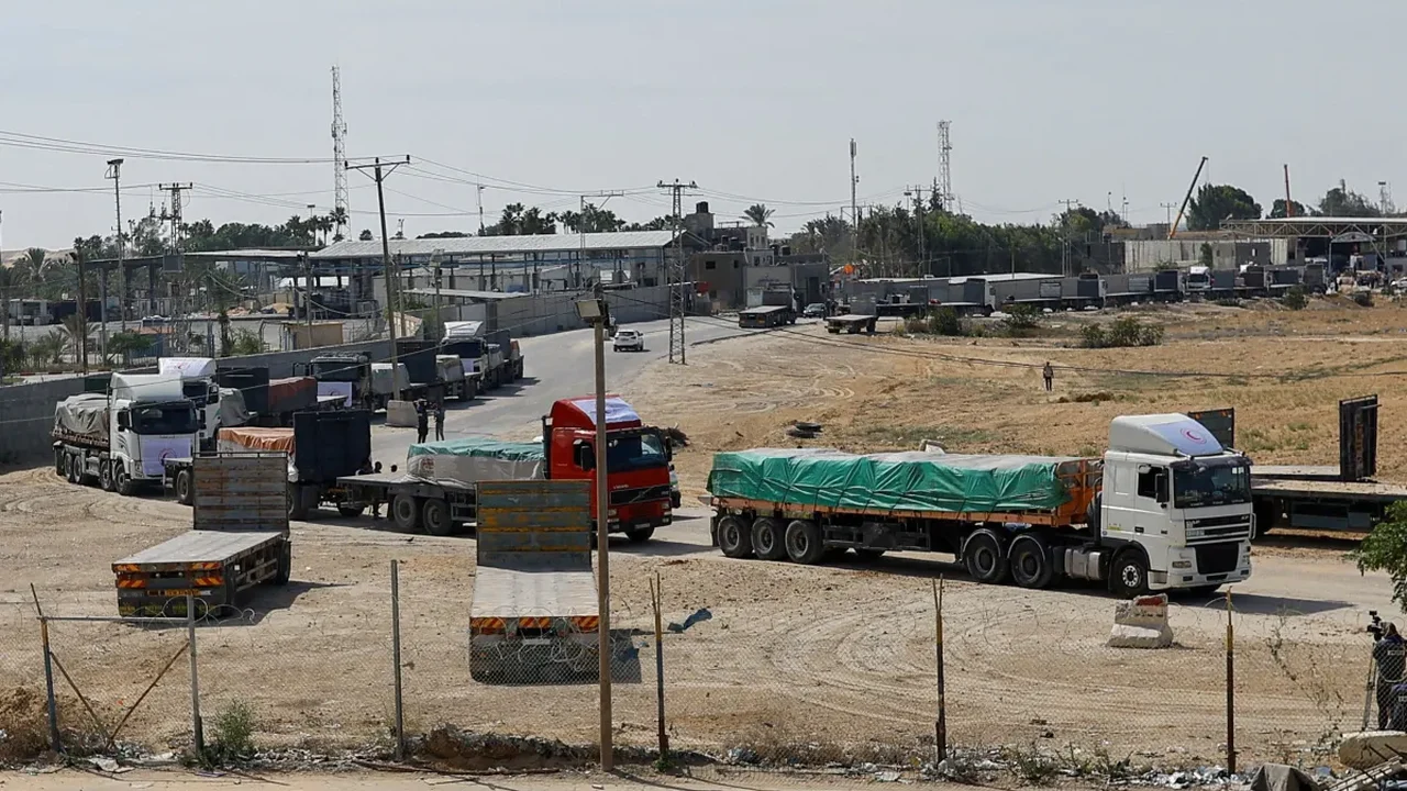 Militares de Israel deram informações e apoio a grupos que atacaram caminhões com ajuda humanitária para Gaza, diz jornal