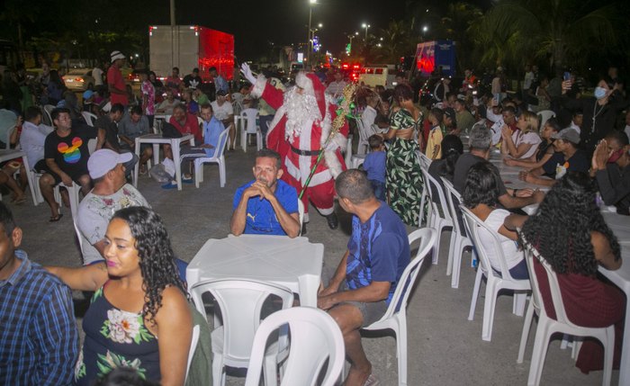 Evento ocorreu no estacionamento do Jaraguá com a chegada do Papai Noel