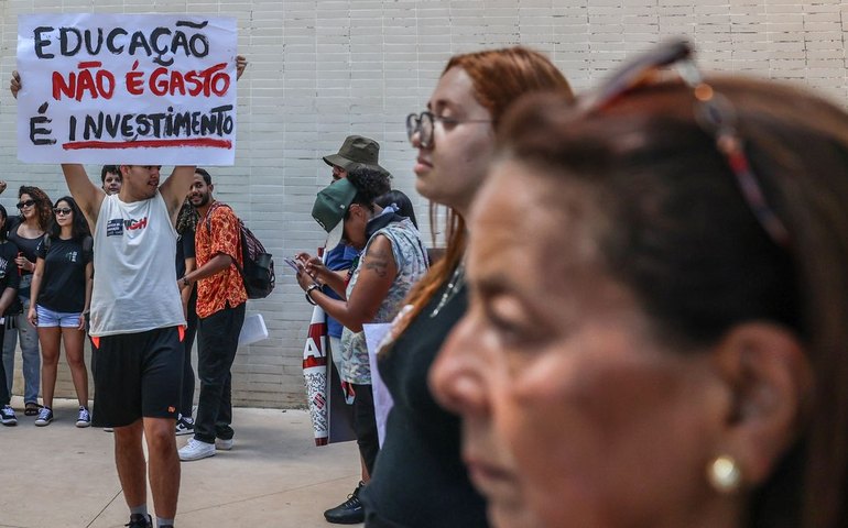 Servidores públicos defendem melhores salários e condições de trabalho