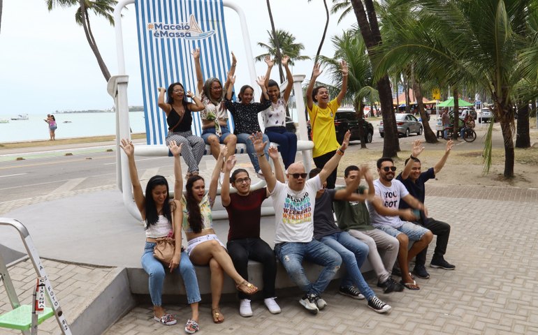Alunos do Núcleo de Língua Estrangeira visitam pontos turísticos da capital