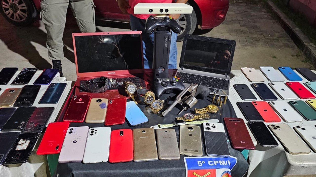 Homem é preso com 65 celulares, arma de fogo e eletrônicos na Feirinha do Tabuleiro