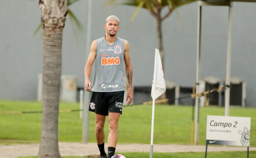 Zagueiro João Victor revela incômodo com série de gols sofridos pelo Corinthians