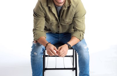 Afonso Padilha sobe ao palco do Teatro Gustavo Leite com seu stand-up “E agora?”.