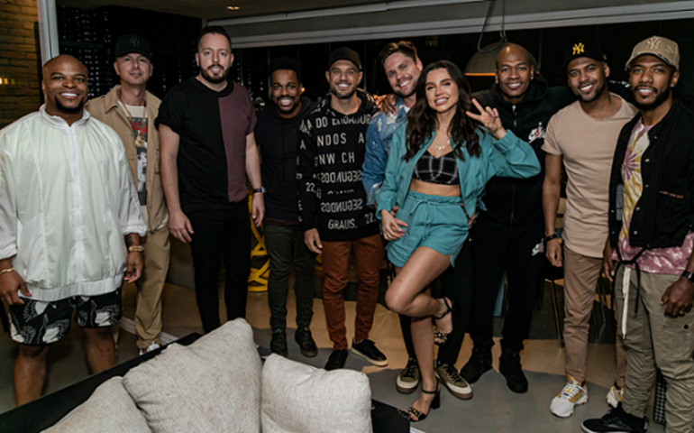 Turma do Pagode sobe a radiofônica “Fora dos Stories”