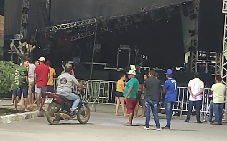 Com problemas no palco, show de Bell Marques em Major Izidoro é cancelado