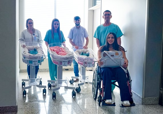 “Chegamos dois e saímos cinco”: primeiros trigêmeos do Hospital da Cidade recebem alta após quase dois meses de cuidado