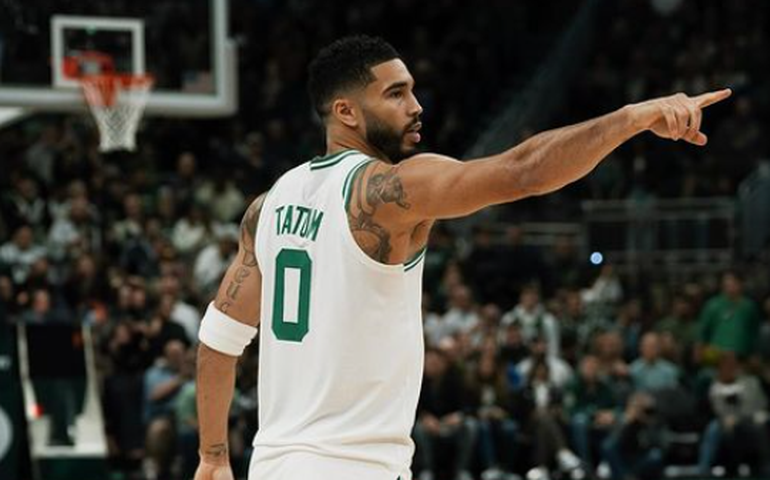 Tatum acerta arremesso de 3 a 0,4 segundo do fim da prorrogação, e Celtics vencem Raptors