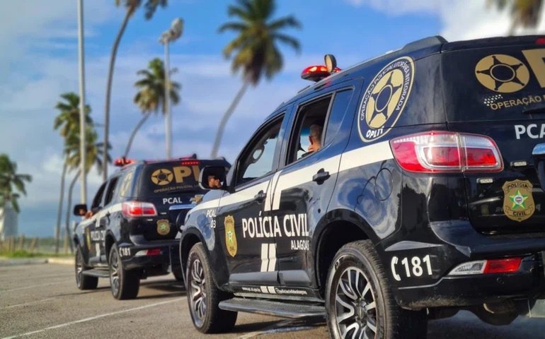 Polícia Civil presta socorro a homem vítima de mal súbito na orla de Maceió
