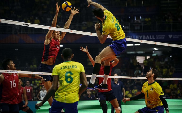 ‘Gigantes’ dos EUA comandam virada sobre Brasil na Liga das Nações de vôlei
