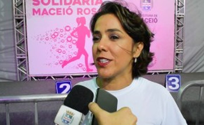 Tatiana Palmeira, primeira-dama da capital e coordenadora da Campanha Maceió Rosa. Foto: Max Monteiro/ Secom Maceió