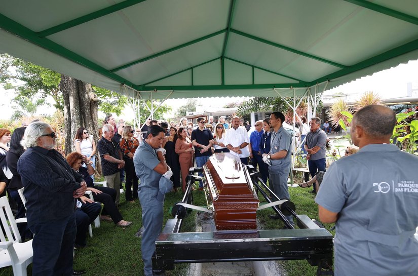 Thales Pereira é sepultado sob homenagens e reconhecimento por sua dedicação ao Poder Legislativo