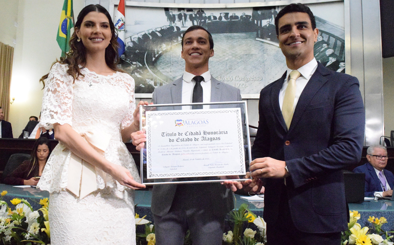 Marina Cândia recebe o título de Cidadã Honorária de Alagoas