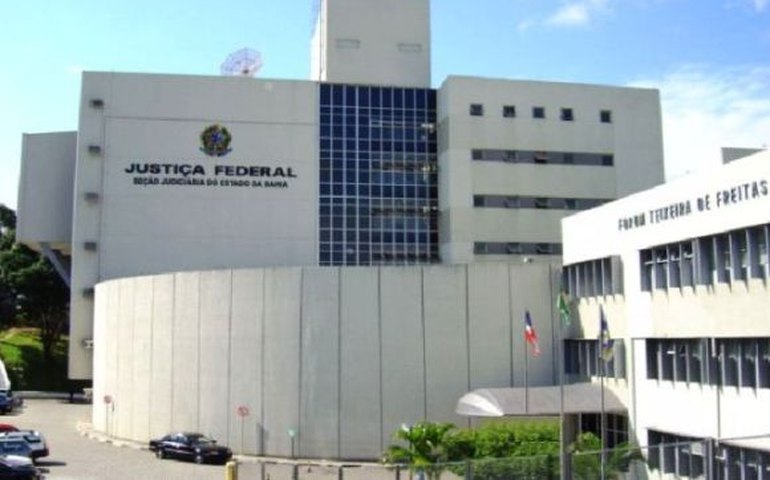 Justiça da Bahia pede extradição ao Brasil de 'senhor das armas'