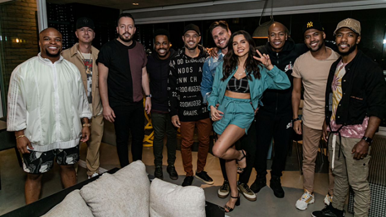 Turma do Pagode sobe a radiofônica “Fora dos Stories”