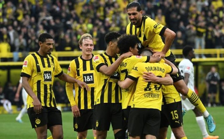 Bayern derrota Werder Bremen, segue na liderança e joga pressão no Dortmund