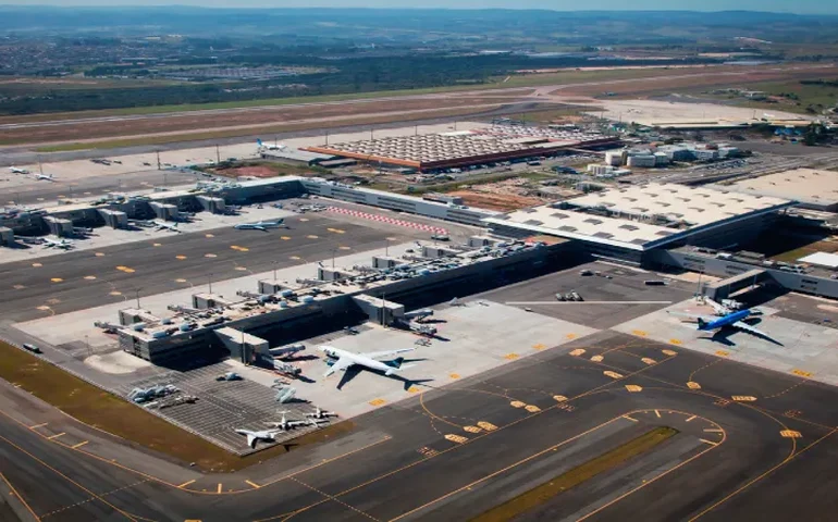 Viracopos tem pista fechada após avião apresentar defeito e fazer pouso de emergência