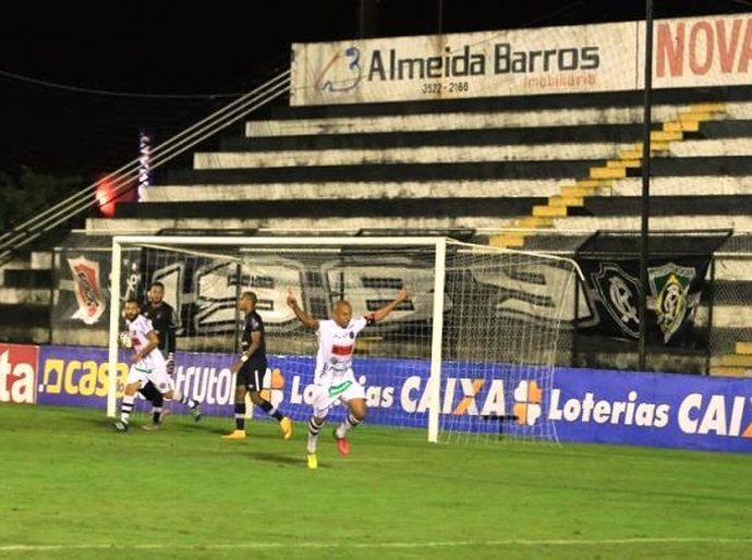 ASA sai atrás, mas arranca o empate em noite inspirada de Reinaldo Alagoano