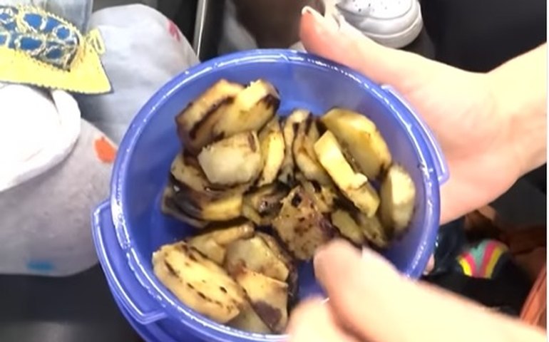 Fernanda Lima detalha alimentação dos filhos após vídeo em que serve batata doce no avião viralizar: 'Não sou radical'