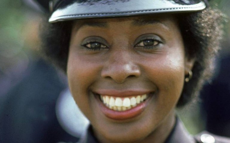 Morre, aos 73 anos, Marion Ramsey, atriz de &#8216;Loucademia de Polícia&#8217;