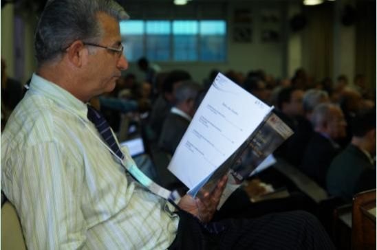 Obreiros chegam para mais um estudo bíblico