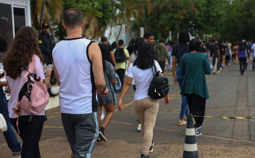 Enem: 2º dia de provas ocorreu sem ocorrências graves, diz ministro