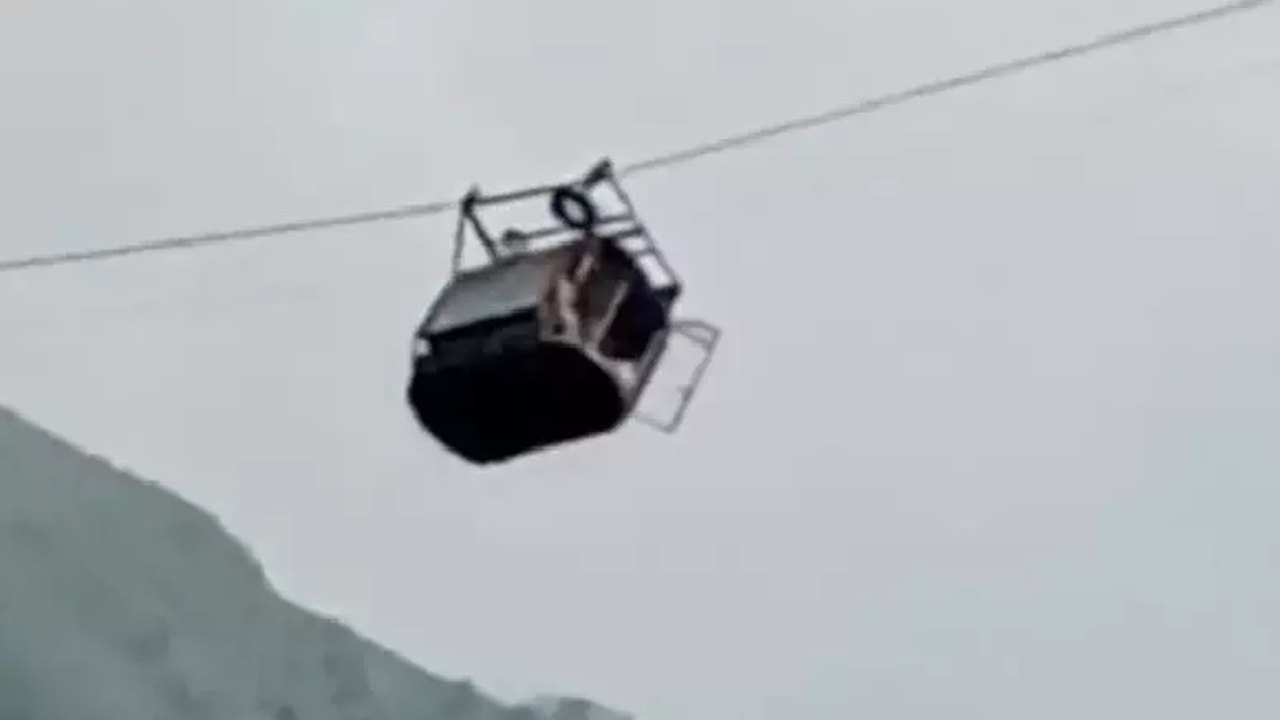 Vento atrapalha resgate de crianças em teleférico no Paquistão: 'Pelo amor de Deus, nos ajude'