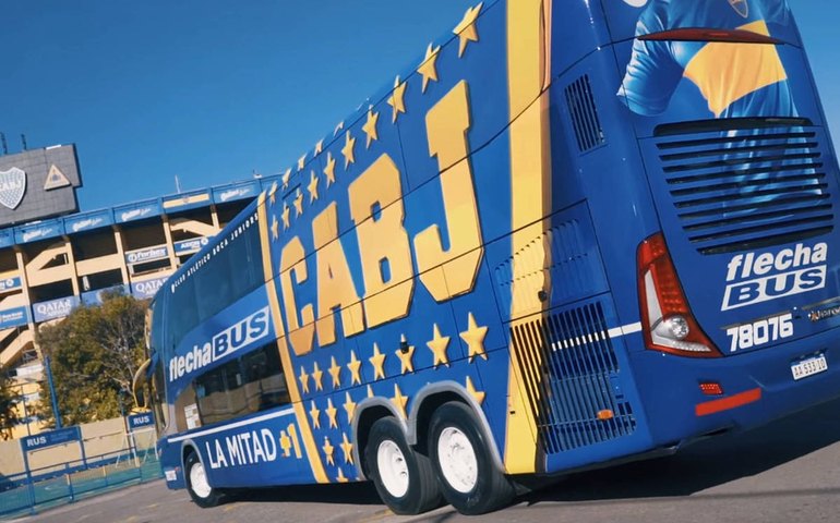 Ônibus do Boca Juniors é apedrejado na saída do estádio do San Lorenzo