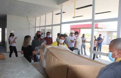 Delmiro: Equipamentos e mobiliário foram entregues para o novo Hospital Regional do Sertão